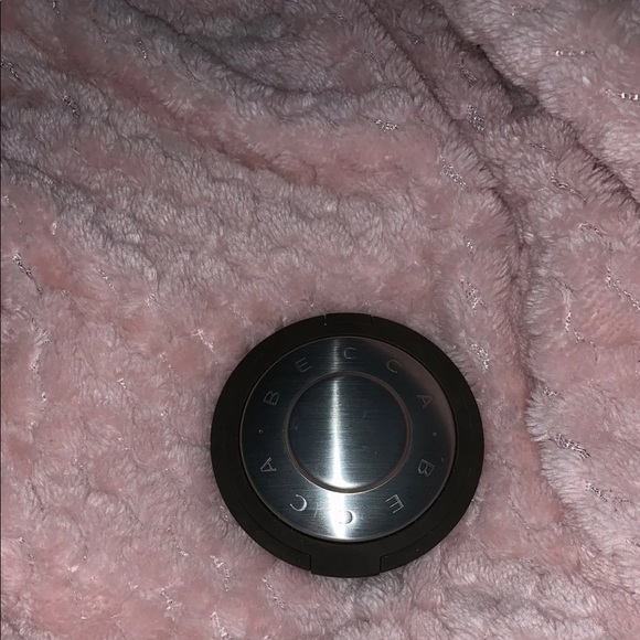 Becca cosmetics “Champagne POP” highlighter🦋 - Picture 2 of 3